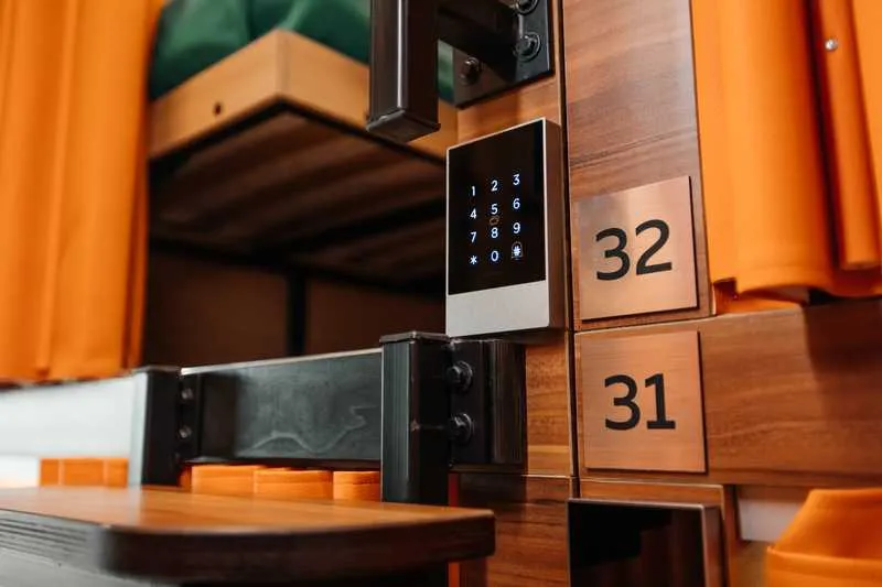 GettSleepC航站楼酒店舒适舱31-32号电子门锁