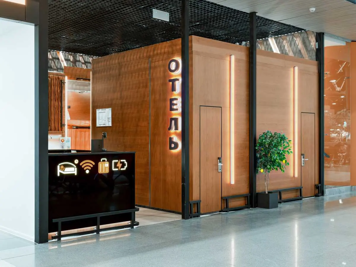 gettsleep-terminal-b-hotel-main-reception-exterior