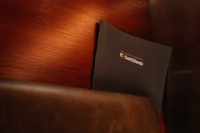 Carpeta información huésped hotel cápsula GettSleep Tolmachevo Novosibirsk