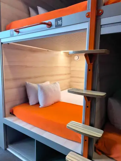 GettSleep Aeroexpress Şeremetevo çift alt kapsül iç kıyafet askısı priz merdiven