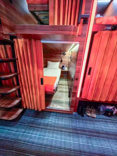 Vista cama cápsula Comfort inferior GettSleep Terminal B Sheremetyevo