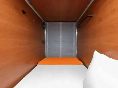 Interior cápsula Single con persiana cerrada GettSleep Terminal B