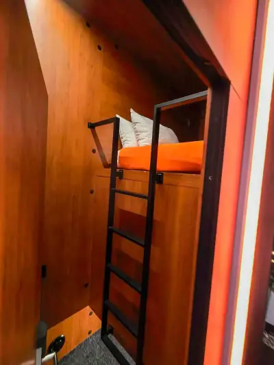 Interior minihabitación Yin-Yang superior GettSleep Terminal B Sheremetyevo