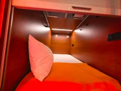 GettSleep 캡슐 미니룸 개인 욕실 세면대 레인 샤워 변기 딥틱 뷰 C터미널