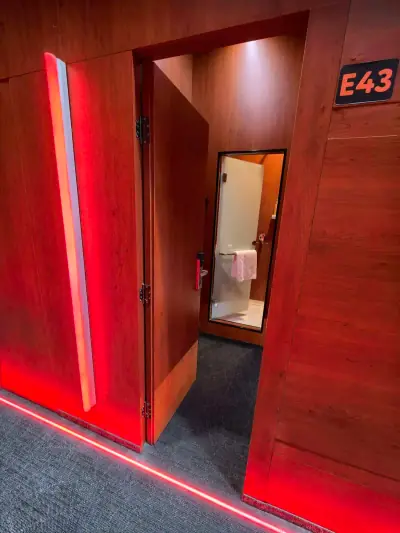 GettSleep यिन-यांग निचला कैप्सूल दोहरा दृश्य बिस्तर और निजी शावर बाथरूम साथ-साथ टर्मिनल C