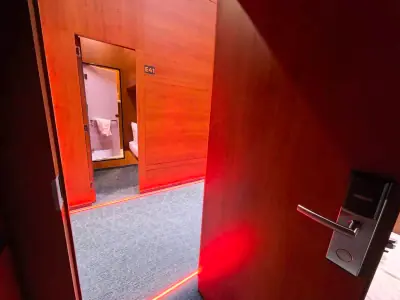 GettSleep यिन-यांग निचला मिनी-रूम बिस्तर क्लोज़-अप सफ़ेद तकिया LED हेडबोर्ड लाइट टर्मिनल C