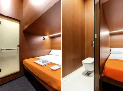 GettSleep यिन-यांग निचला मिनी-रूम साइड इंटीरियर दृश्य बंक सीढ़ी शावर एक्सेस टर्मिनल C