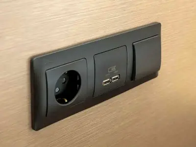 Enchufes 220V y USB pared cápsula GettSleep Terminal B salidas