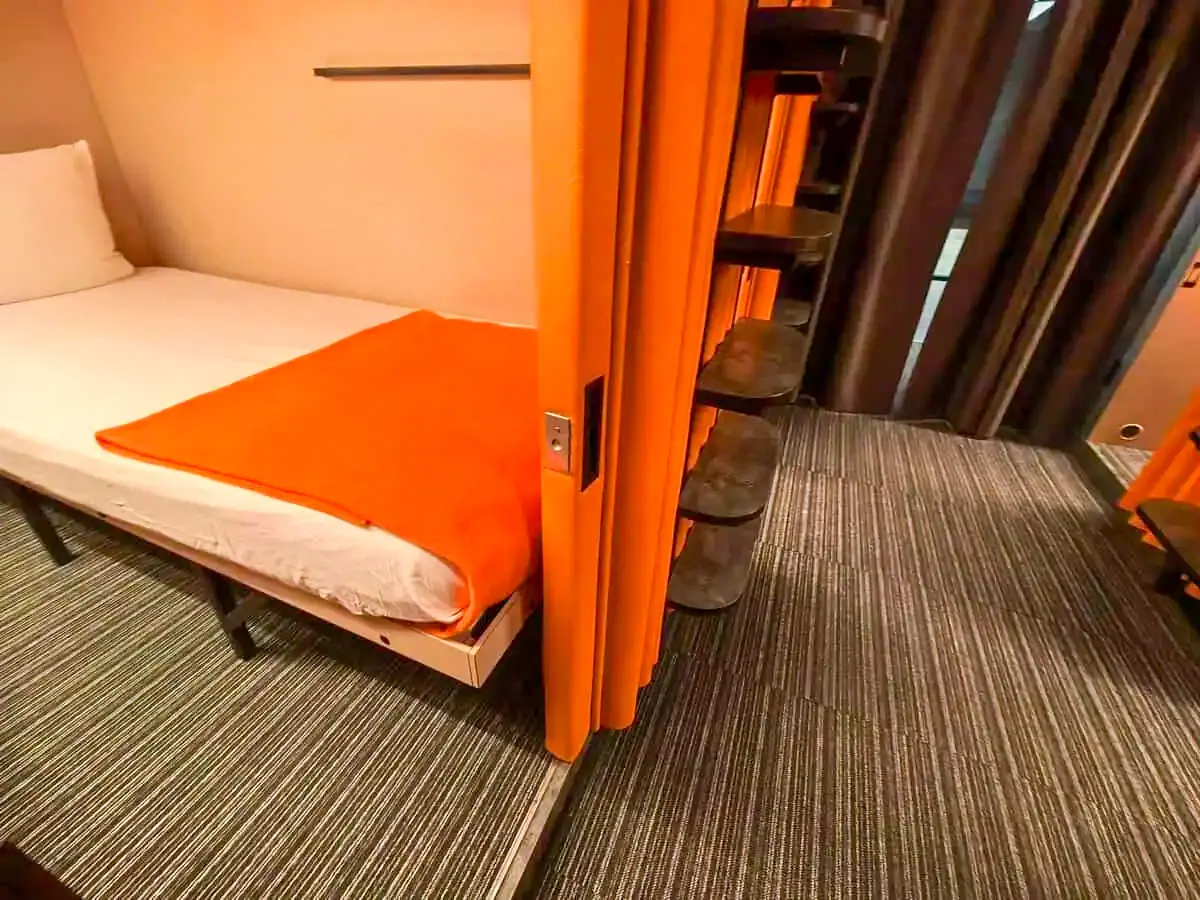 谢列梅捷沃机场清晨航班——早班飞机起飞前在哪里睡3-4小时