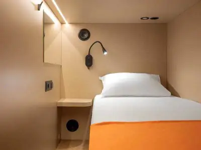 Vista cama interior cápsula Comfort inferior GettSleep Terminal B salidas