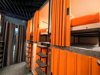 Cápsula Comfort inferior puerta completamente abierta GettSleep Terminal B salidas