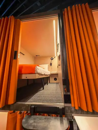 Cama en interior cápsula Comfort inferior GettSleep Terminal B salidas