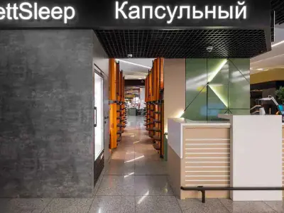 Señalización bilingüe corredor recepción GettSleep Terminal B salidas