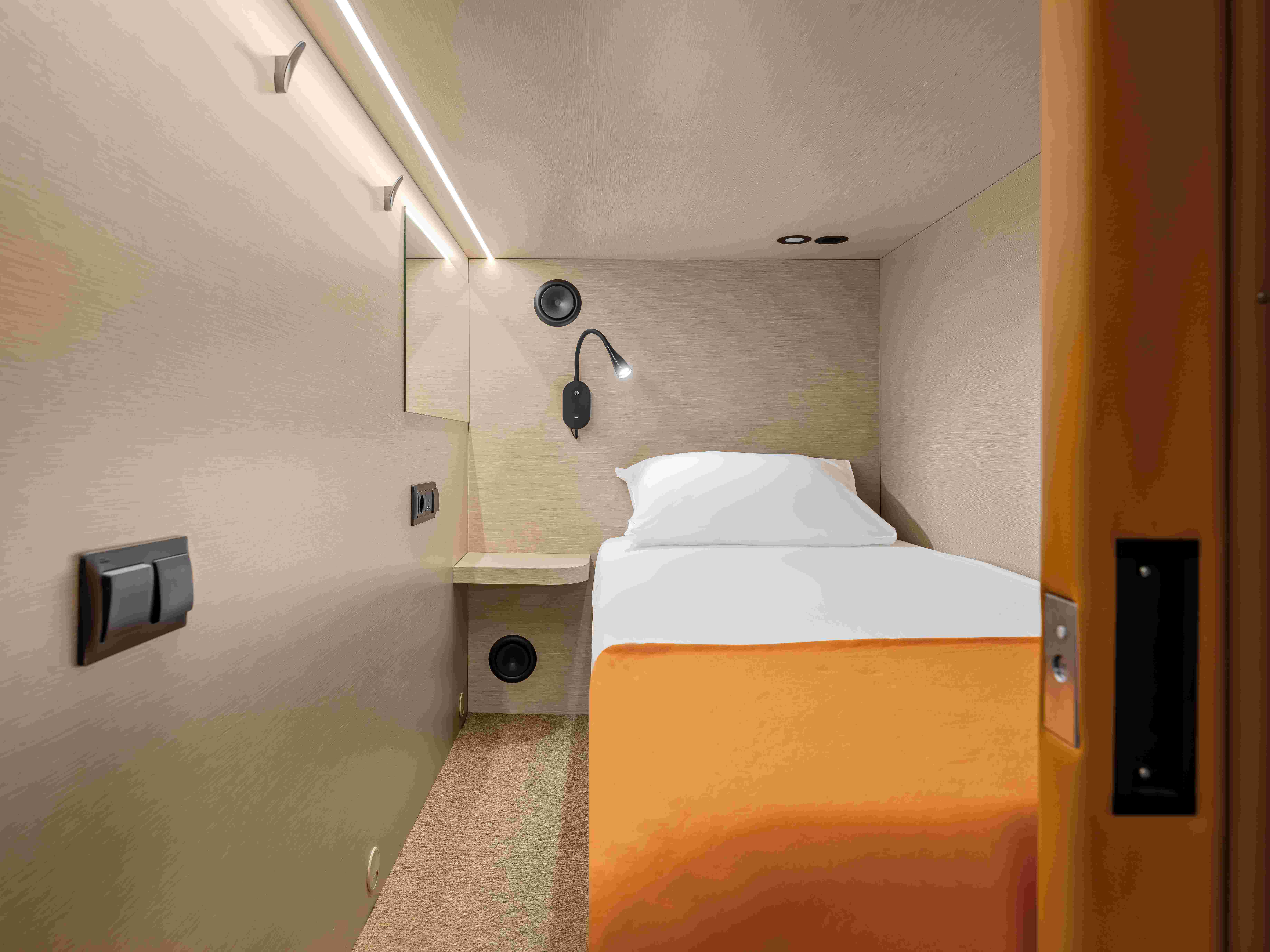 Enhanced comfort single capsule (lower)