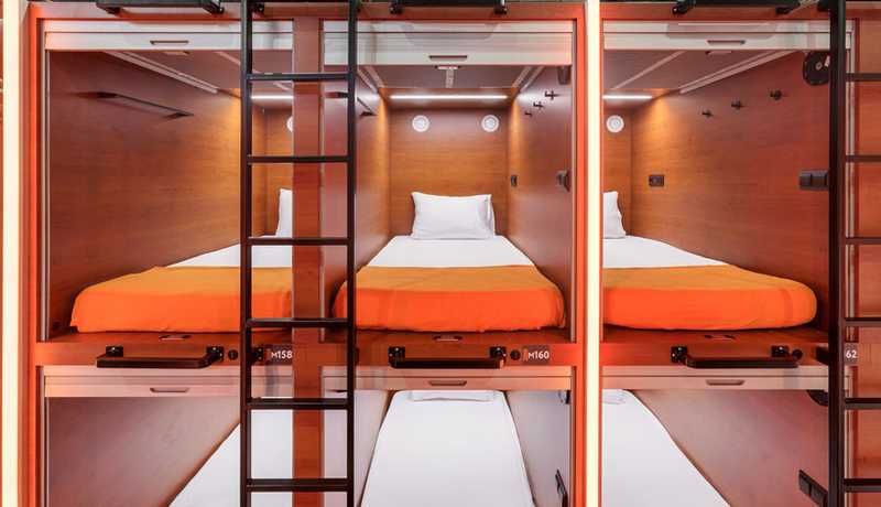 Single capsule at Sheremetyevo Terminal C, comfortable and soundproof private accommodation