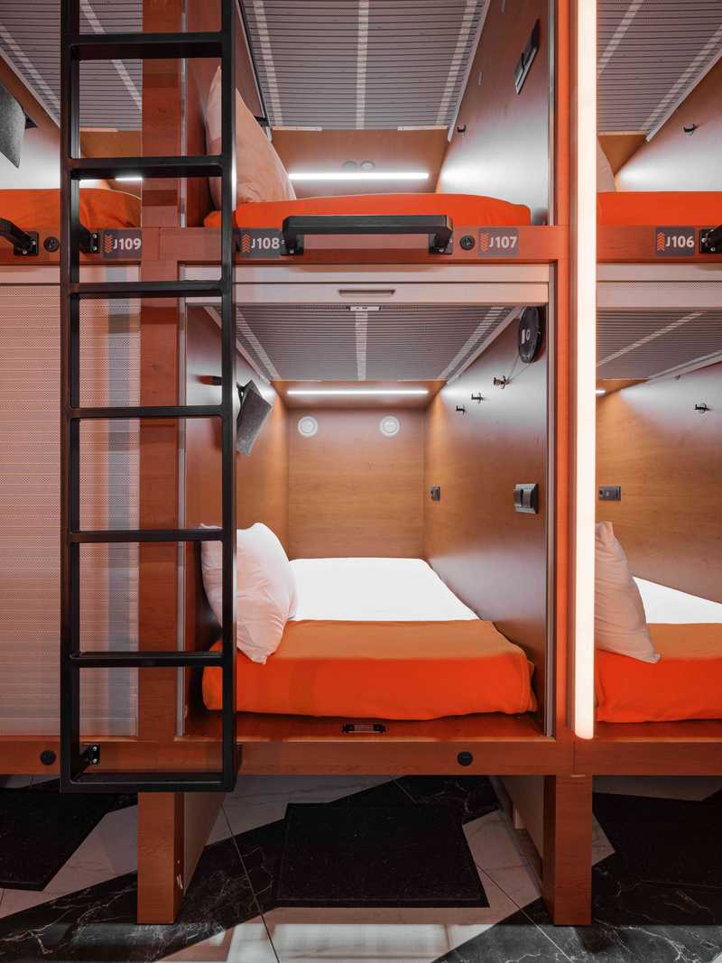 Single capsule (lower)